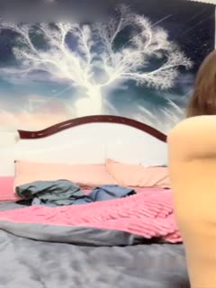 骚气少妇翘着屁股被后入猛操 搞完还不够爽椅子按摩器震动高潮喷水的!