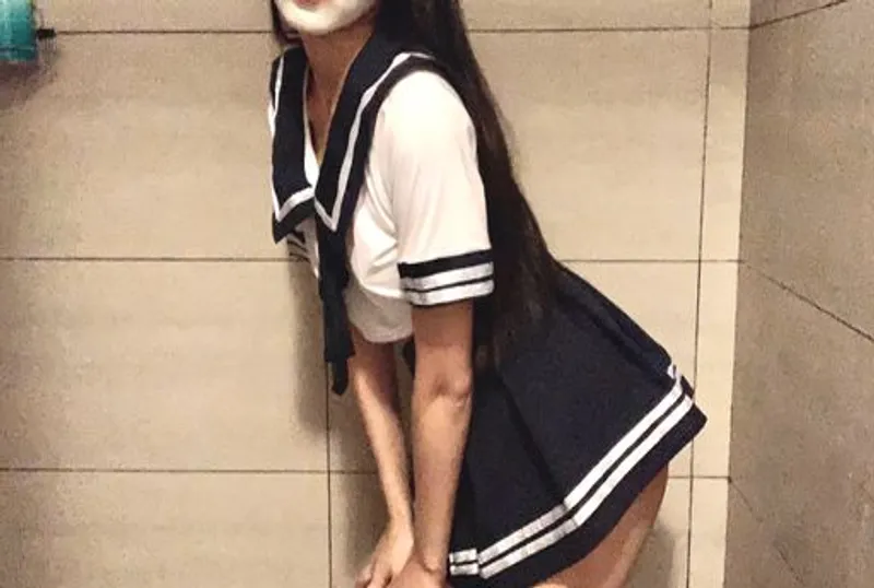 制服誘惑?被水濕透的上衣 好明顯 直接大尺度啊！?