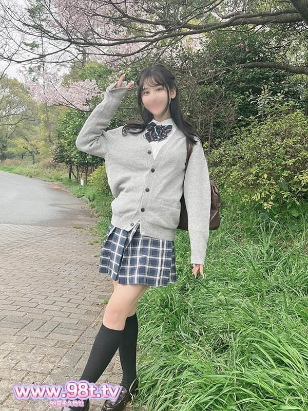 FC2PPV-4669180-茶道部えみちゃん・18歳 隠れ巨乳な色白スレンダー美人 春の陽気でムラム