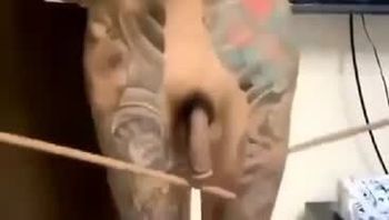 人间炼狱缅甸缅北园区狗推完不成业绩被戴手铐电击虐阳视频