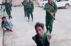 缅甸缅北园区男猪仔也太惨了被武装看押军人殴打视频