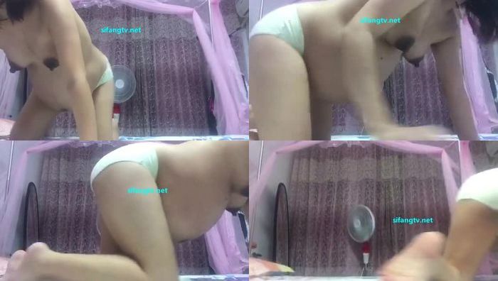 骚母狗孕妇在床上露出黑乳圈在床上学狗爬视频