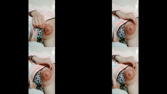 重庆00后美女妈妈雪白肌肤粉嫩乳晕和奶头在家中喂奶视频